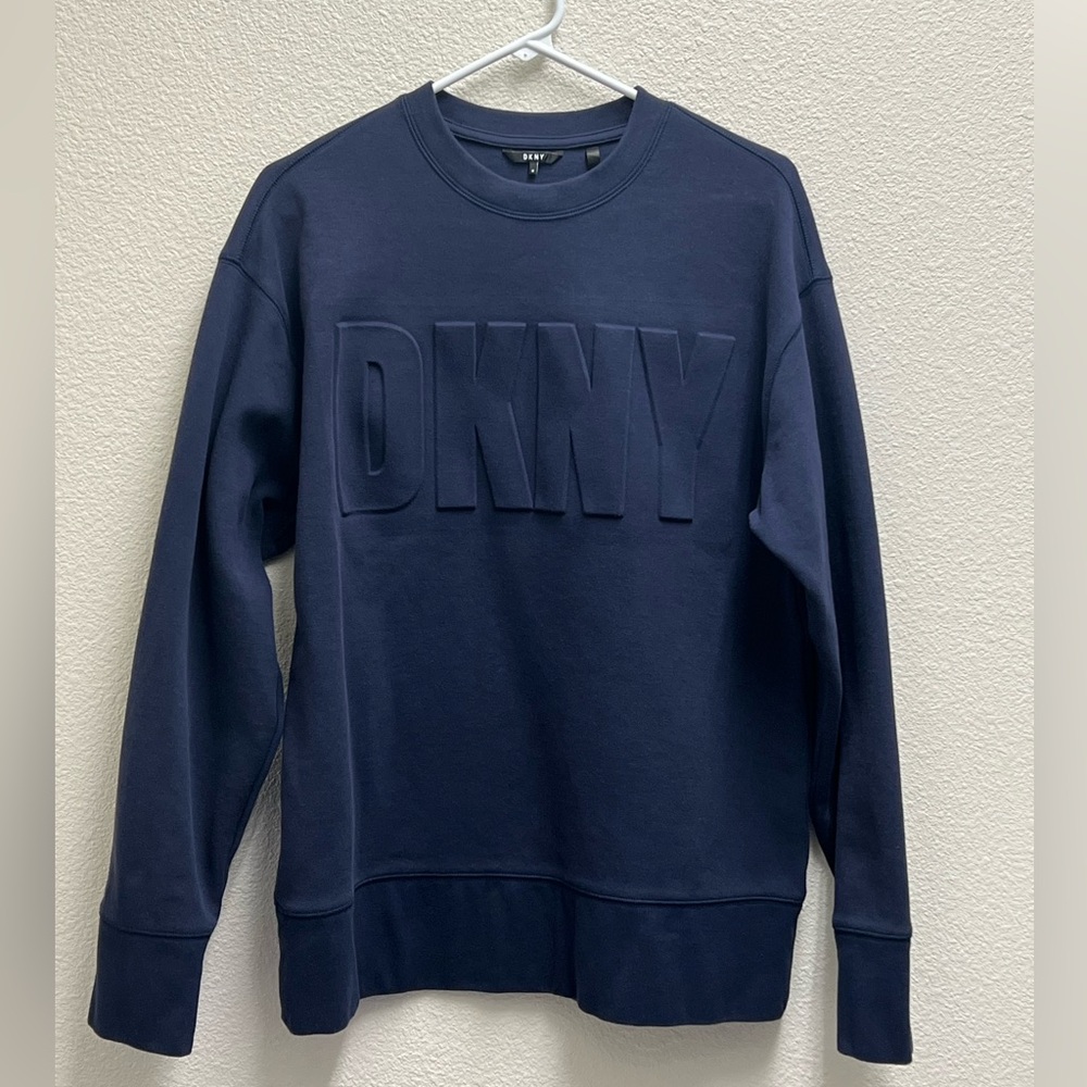 DKNY Long sleeve shirt. Embossed logo.